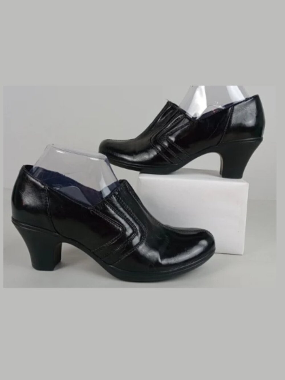 Clarks Womens 8M Black Patent Shootie Slip On Mid Block Heel Shoes
